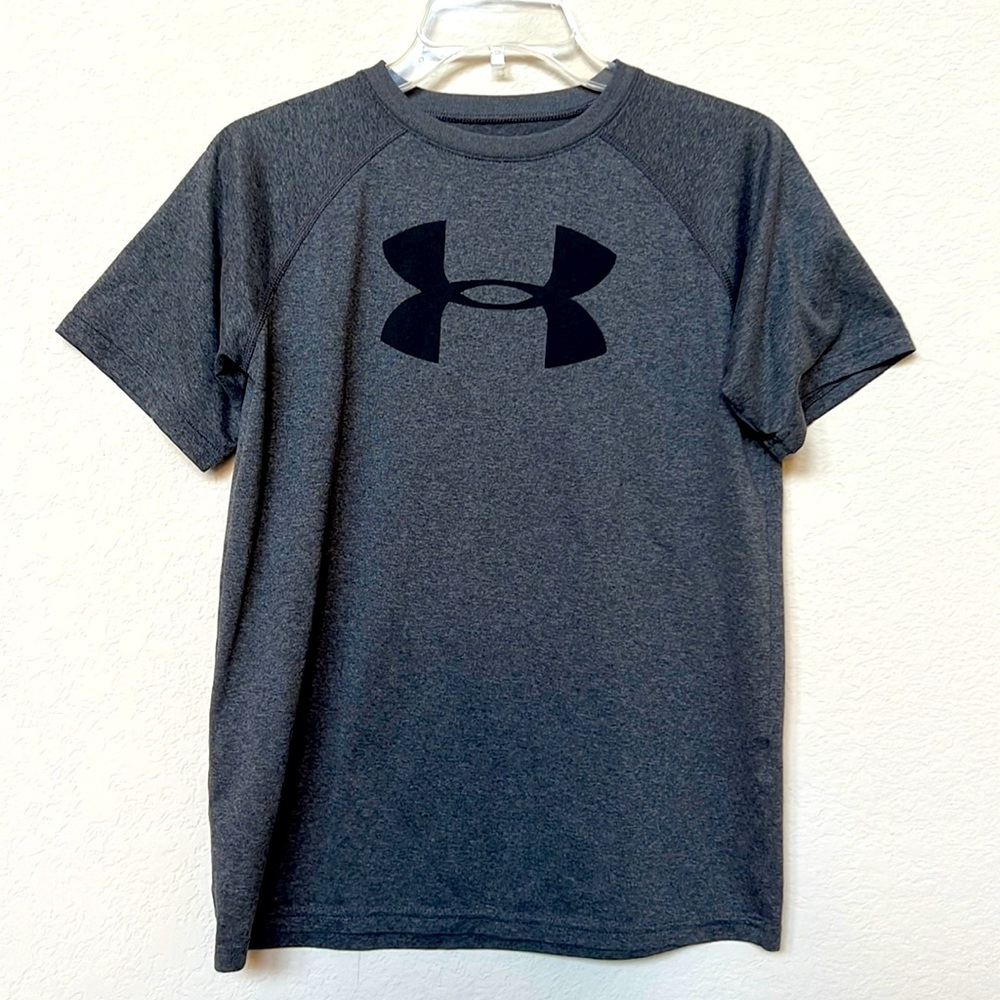 Boys grey Under Armour shirt in size youth large